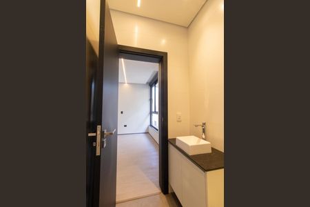 Casa de condomínio para alugar com 180m², 3 quartos e 2 vagas Casa de condomínio para alugar com 180m², 3 quartos e 2 vagasBanheiro da Suíte 1