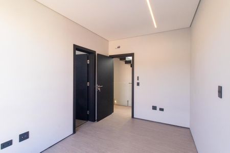 Quarto 2 Suite 2 de casa de condomínio para alugar com 3 quartos, 180m² em Santa Cândida, Curitiba