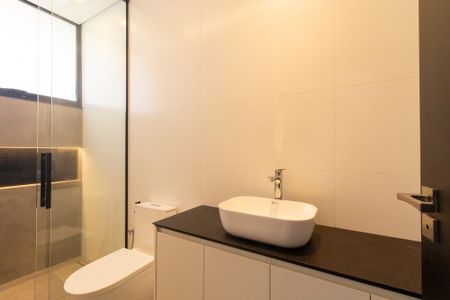 Casa de condomínio para alugar com 180m², 3 quartos e 2 vagas Casa de condomínio para alugar com 180m², 3 quartos e 2 vagasBanheiro da Suíte 2