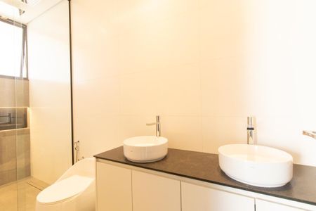 Banheiro da Suíte 3 de casa de condomínio para alugar com 3 quartos, 180m² em Santa Cândida, Curitiba