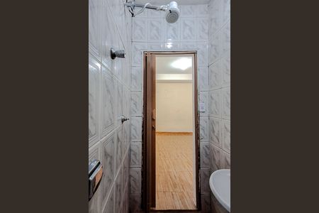 Banheiro de kitnet/studio para alugar com 1 quarto, 26m² em Liberdade, São Paulo