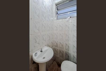 Banheiro de kitnet/studio para alugar com 1 quarto, 26m² em Liberdade, São Paulo