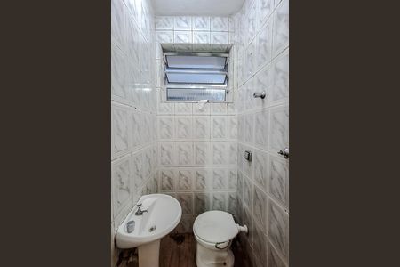 Banheiro de kitnet/studio para alugar com 1 quarto, 26m² em Liberdade, São Paulo