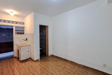 Sala/Quarto de kitnet/studio para alugar com 1 quarto, 26m² em Liberdade, São Paulo