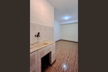 Cozinha de kitnet/studio para alugar com 1 quarto, 26m² em Liberdade, São Paulo