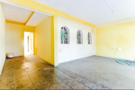 Garagem de casa para alugar com 3 quartos, 200m² em Jardim Santa Clara, Guarulhos