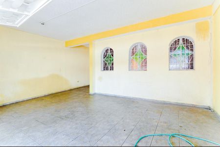 Garagem de casa para alugar com 3 quartos, 200m² em Jardim Santa Clara, Guarulhos