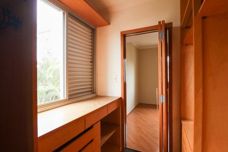 Apartamento à venda com 77m², 2 quartos e 2 vagas Apartamento à venda com 77m², 2 quartos e 2 vagasCloset
