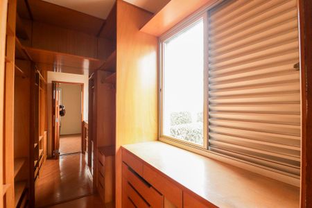Apartamento à venda com 77m², 2 quartos e 2 vagas Apartamento à venda com 77m², 2 quartos e 2 vagasCloset