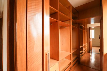 Closet de apartamento à venda com 2 quartos, 77m² em Vila Pauliceia, São Paulo