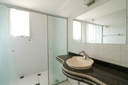 Apartamento à venda com 77m², 2 quartos e 2 vagas Apartamento à venda com 77m², 2 quartos e 2 vagasBanheiro da Suíte