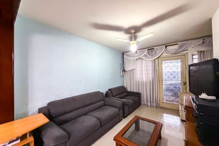 Casa à venda com 1000m², 3 quartos e 2 vagasSala
