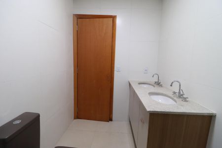 Casa para alugar com 80m², 2 quartos e 1 vagaBanheiro 
