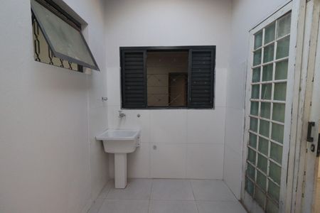 Casa para alugar com 100m², 2 quartos e 1 vagaÁrea de serviço 