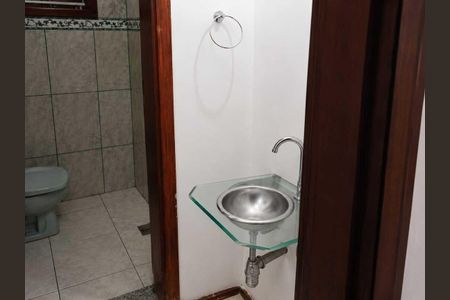 Casa de condomínio para alugar com 800m², 2 quartos e 8 vagasBanheiro