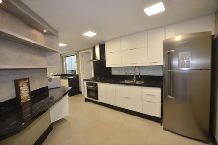 Apartamento à venda com 215m², 3 quartos e 2 vagasCozinha