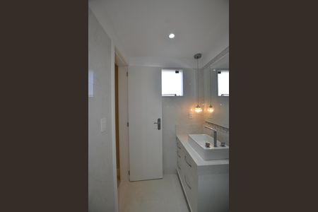Apartamento à venda com 215m², 3 quartos e 2 vagasBanheiro da Suíte