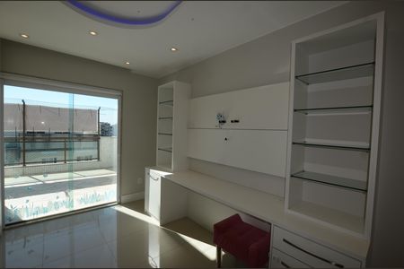 Apartamento à venda com 3 quartos, 215m² em Vila Valqueire, Rio de Janeiro