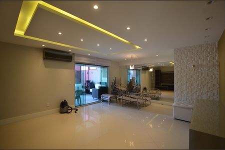 Apartamento à venda com 215m², 3 quartos e 2 vagasSala