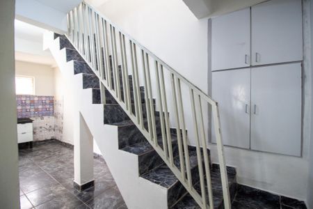 Casa para alugar com 67m², 2 quartos e 1 vagaEscada 