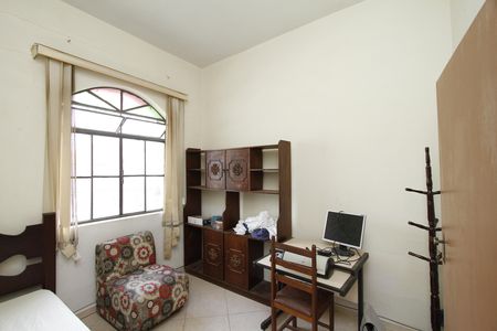 Quarto 1 de casa para alugar com 3 quartos, 120m² em Carlos Prates, Belo Horizonte
