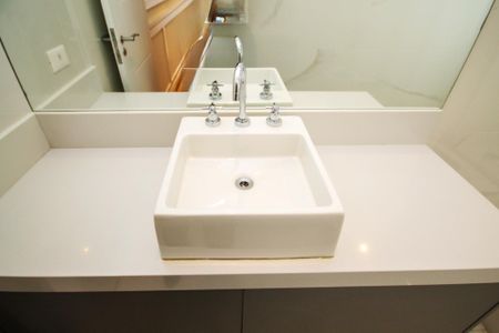 Casa de condomínio para alugar com 400m², 4 quartos e 6 vagas Casa de condomínio para alugar com 400m², 4 quartos e 6 vagasBanheiro Suíte 2