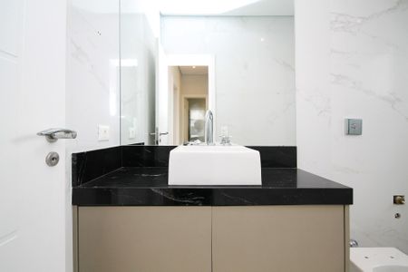 Casa de condomínio para alugar com 400m², 4 quartos e 6 vagas Casa de condomínio para alugar com 400m², 4 quartos e 6 vagasBanheiro 1 Suíte 4