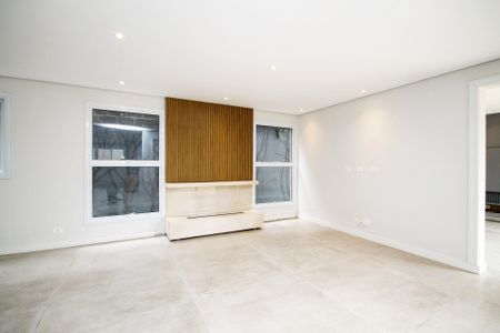 Casa de condomínio para alugar com 400m², 4 quartos e 6 vagas Casa de condomínio para alugar com 400m², 4 quartos e 6 vagasSala de Lareira
