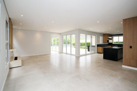 Sala  de casa de condomínio para alugar com 4 quartos, 400m² em Rio Cotia, Cotia