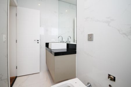 Casa de condomínio para alugar com 400m², 4 quartos e 6 vagas Casa de condomínio para alugar com 400m², 4 quartos e 6 vagasBanheiro 1 Suíte 4