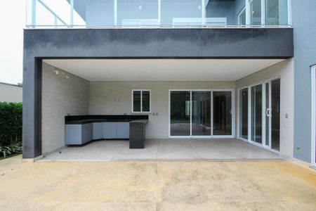 Casa de condomínio para alugar com 400m², 4 quartos e 6 vagas Casa de condomínio para alugar com 400m², 4 quartos e 6 vagasVaranda