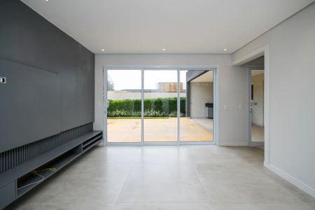 Casa de condomínio para alugar com 400m², 4 quartos e 6 vagas Casa de condomínio para alugar com 400m², 4 quartos e 6 vagasSala de TV
