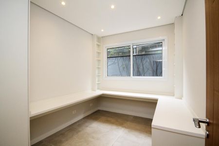 Casa de condomínio para alugar com 400m², 4 quartos e 6 vagas Casa de condomínio para alugar com 400m², 4 quartos e 6 vagasEscritório