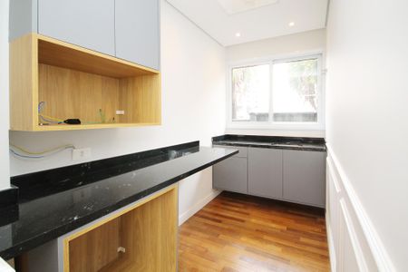 Casa de condomínio para alugar com 400m², 4 quartos e 6 vagas Casa de condomínio para alugar com 400m², 4 quartos e 6 vagasCozinha Apoio Quartos