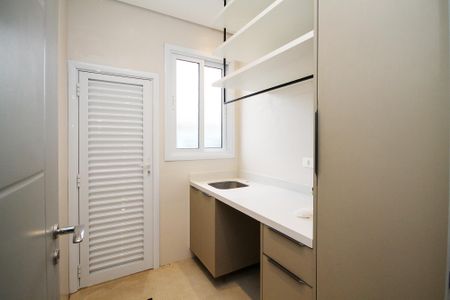 Casa de condomínio para alugar com 400m², 4 quartos e 6 vagas Casa de condomínio para alugar com 400m², 4 quartos e 6 vagasLavanderia