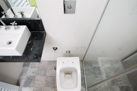 Casa de condomínio para alugar com 400m², 4 quartos e 6 vagas Casa de condomínio para alugar com 400m², 4 quartos e 6 vagasBanheiro Piscina