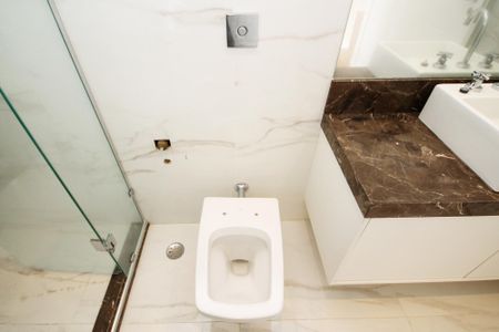 Casa de condomínio para alugar com 400m², 4 quartos e 6 vagas Casa de condomínio para alugar com 400m², 4 quartos e 6 vagasBanheiro 2 Suíte 4
