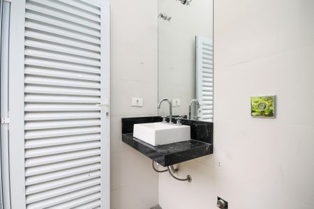 Casa de condomínio para alugar com 400m², 4 quartos e 6 vagas Casa de condomínio para alugar com 400m², 4 quartos e 6 vagasBanheiro Piscina