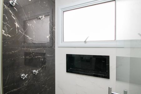 Casa de condomínio para alugar com 400m², 4 quartos e 6 vagas Casa de condomínio para alugar com 400m², 4 quartos e 6 vagasBanheiro 1 Suíte 4