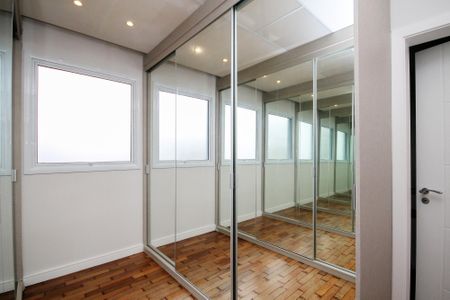 Casa de condomínio para alugar com 400m², 4 quartos e 6 vagas Casa de condomínio para alugar com 400m², 4 quartos e 6 vagasCloset Suíte 4