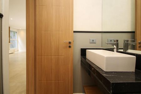 Casa de condomínio para alugar com 400m², 4 quartos e 6 vagas Casa de condomínio para alugar com 400m², 4 quartos e 6 vagasLavabo