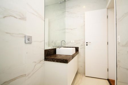 Casa de condomínio para alugar com 400m², 4 quartos e 6 vagas Casa de condomínio para alugar com 400m², 4 quartos e 6 vagasBanheiro 2 Suíte 4