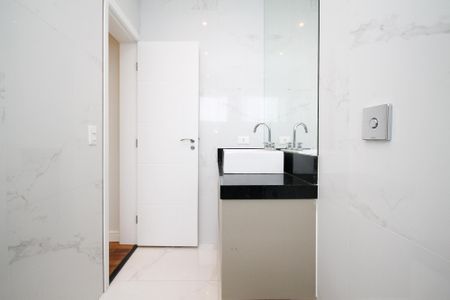 Casa de condomínio para alugar com 400m², 4 quartos e 6 vagas Casa de condomínio para alugar com 400m², 4 quartos e 6 vagasBanheiro 1 Suíte 4