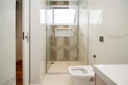 Casa de condomínio para alugar com 400m², 4 quartos e 6 vagas Casa de condomínio para alugar com 400m², 4 quartos e 6 vagasBanheiro Suíte 3
