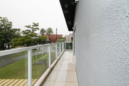 Casa de condomínio para alugar com 400m², 4 quartos e 6 vagas Casa de condomínio para alugar com 400m², 4 quartos e 6 vagasVaranda Suíte 4