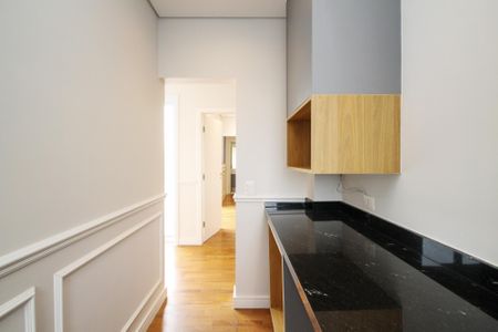 Casa de condomínio para alugar com 400m², 4 quartos e 6 vagas Casa de condomínio para alugar com 400m², 4 quartos e 6 vagasCozinha Apoio Quartos