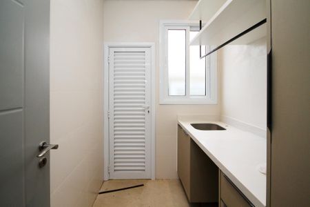 Casa de condomínio para alugar com 400m², 4 quartos e 6 vagas Casa de condomínio para alugar com 400m², 4 quartos e 6 vagasLavanderia