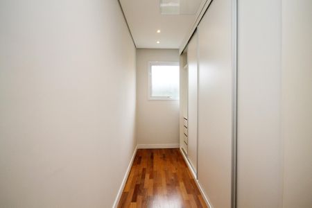 Casa de condomínio para alugar com 400m², 4 quartos e 6 vagas Casa de condomínio para alugar com 400m², 4 quartos e 6 vagasCloset Suíte 1