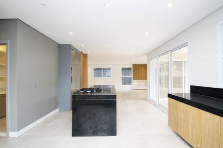 Casa de condomínio para alugar com 400m², 4 quartos e 6 vagas Casa de condomínio para alugar com 400m², 4 quartos e 6 vagasCozinha