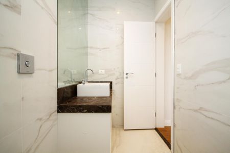 Casa de condomínio para alugar com 400m², 4 quartos e 6 vagas Casa de condomínio para alugar com 400m², 4 quartos e 6 vagasBanheiro 2 Suíte 4